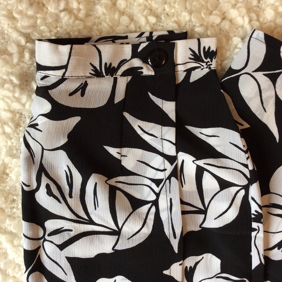 wrap style hibiscus print maxi skirt - Picture 2 of 8